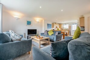 TV - 4 Bed in Newquay (oc-c30589) (Black Cross)