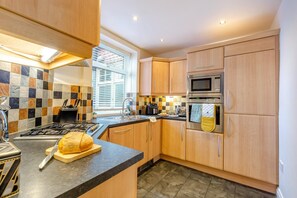 Microwave, oven, dishwasher, high chair - 3 Bed in Lytham St. Annes (oc-m30622) (Saint Anne's on the Sea)