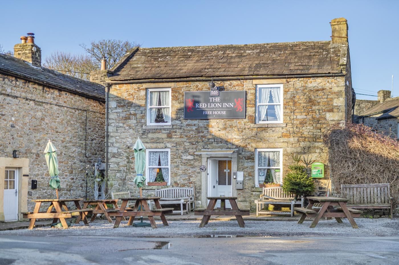 المنشأة من الخارج