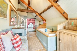 Interior - 6 Bed in Llanfilo (oc-e30630) (Llanfilo)