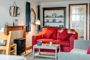 TV - 3 Bed in Carperby (oc-e30625) (Carperby)