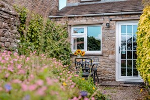 Outdoor dining - 3 Bed in Carperby (oc-e30625) (Carperby)