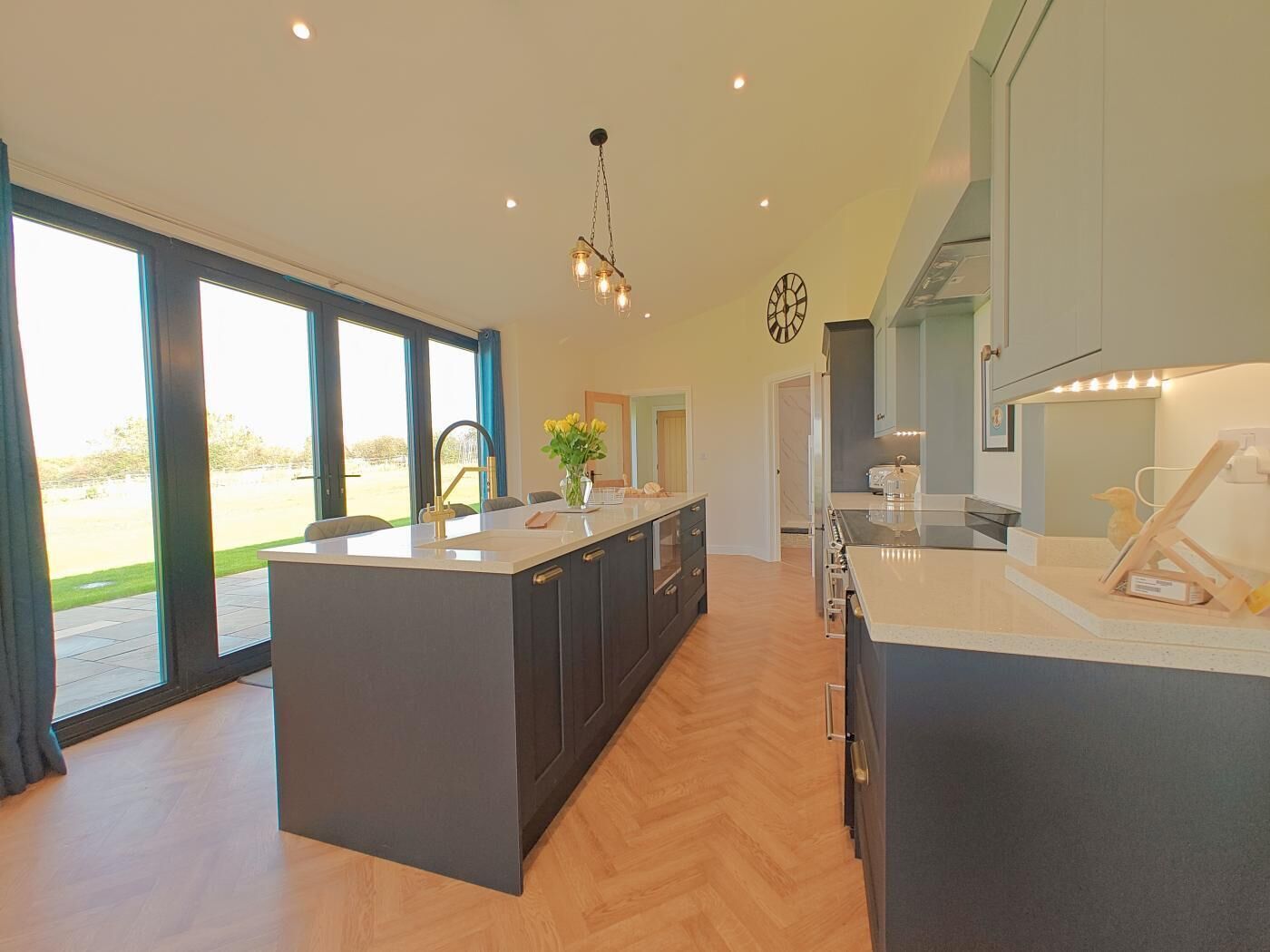 Microwave, oven, dishwasher, cookware/dishes/utensils