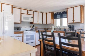 Frigorífic, microones, forn i placa de cuina