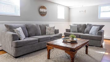 Una televisión, una oficina