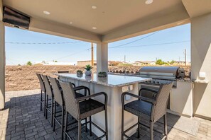 Terrace/patio - Gorgeous Pool and RV Garage Home! (Lake Havasu City)