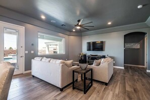 Smart TV, stereo - Gorgeous Pool and RV Garage Home! (Lake Havasu City)