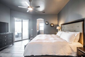 Iron/ironing board, free WiFi, bed sheets - Gorgeous Pool and RV Garage Home! (Lake Havasu City)
