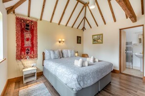 3 bedrooms, iron/ironing board, travel cot, free WiFi - 3 Bed in Playden (oc-o30645) (Playden)