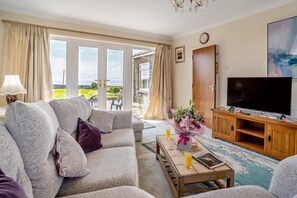 TV - 3 Bed in Southerndown (oc-l10852) (Southerndown)