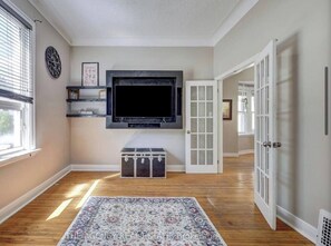 Interior - Stunning historic 2BD near LHSC/Fanshawe (London)