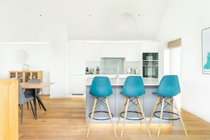 Microwave, oven, dishwasher, high chair - 3 Bed in St. Eval (oc-k30666) (Saint Eval)