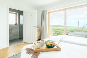 Travel cot, free WiFi, bed sheets - 3 Bed in St. Eval (oc-k30666) (Saint Eval)
