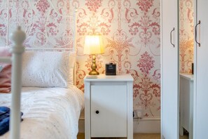 Iron/ironing board, travel crib, free WiFi, bed sheets - 3 Bed in St. Ives (oc-c30654) (Saint Ive)