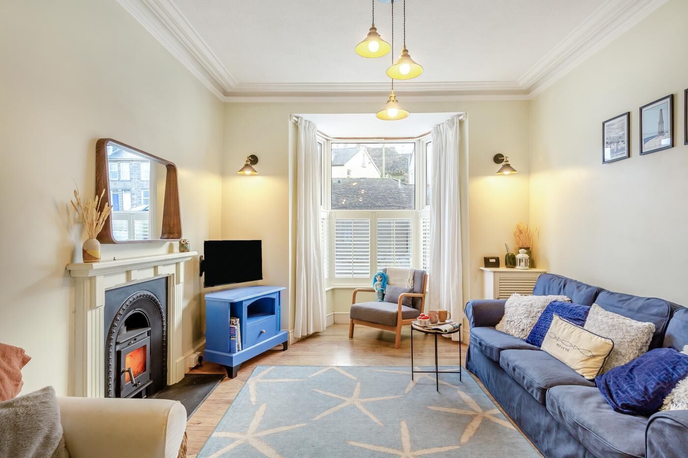 Télévision, cheminée