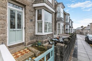 Outdoor dining - 3 Bed in St. Ives (oc-s30653) (Saint Ive)