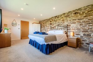 3 bedrooms, iron/ironing board, travel cot, free WiFi - 3 Bed in St. Mawgan (oc-h30677) (Saint Eval)
