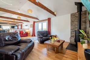 TV, fireplace - 3 Bed in St. Mawgan (oc-h30677) (Saint Eval)