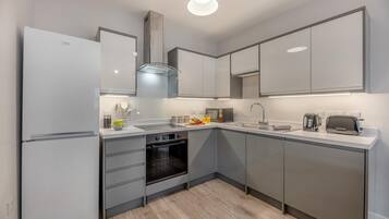 Oven, cookware/dishes/utensils
