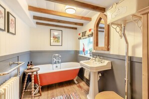 Towels - 3 Bed in Danby (oc-r30587) (Danby)