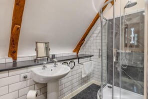 Towels - 2 Bed in Bradwell (oc-l30646) (Bradwell)