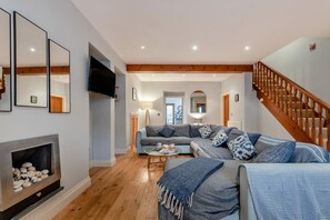 TV - 3 Bed in Tenby (oc-t30644) (Tenby)
