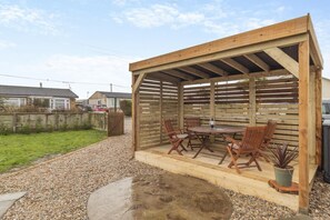 Outdoor dining - 2 Bed in Eccles-on-Sea (oc-s30665) (Eccles-on-Sea)