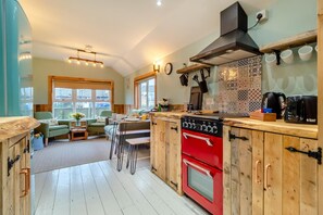 Oven, dishwasher, cookware/dishes/utensils - 2 Bed in Eccles-on-Sea (oc-s30665) (Eccles-on-Sea)