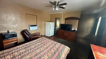 Rom, 1 dobbeltseng, røyk | Wi-fi (inkludert)