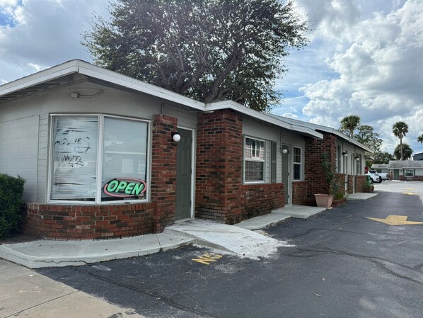 Exterior - Rollie's Motel Daytona Beach By Hotel O (Holly Hill)