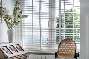 Interior - 2 Bed in Ventnor (oc-w30525) (Ventnor)