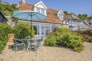 Outdoor dining - 2 Bed in Ventnor (oc-w30525) (Ventnor)