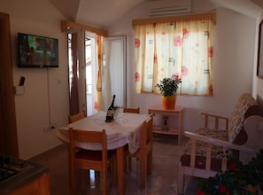 Dining - Apartments Gabi - 2Bedroom/Balcony/GardenView (B2) (Srima)