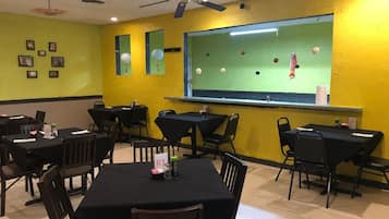 Breakfast, dinner, brunch served; American cuisine