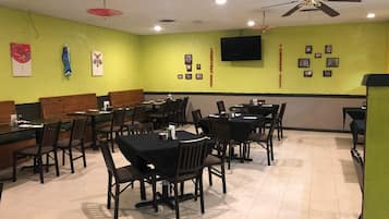 Frokost, middag og brunsj serveres, amerikanske retter