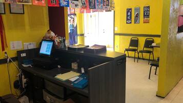 Frokost, middag og brunsj serveres, amerikanske retter