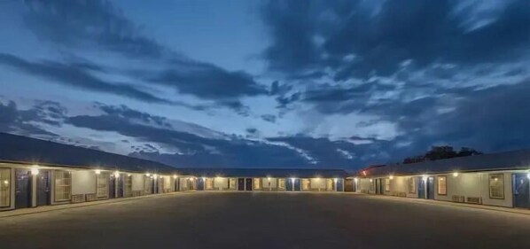 Vista frontal de la propiedad