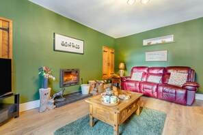 TV, fireplace - 4 Bed in Richmond (oc-e30633) (Richmond)