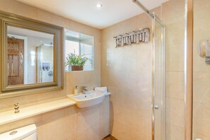 Towels - 4 Bed in Richmond (oc-e30633) (Richmond)