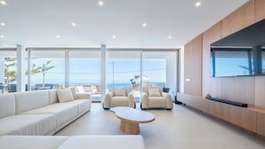 Living area - Villa Rada, by Pausa Holiday Rentals (Estreito da Calheta)