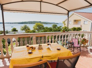 Outdoor dining - Apartments Gabi - One Bedroom/balcony/sea view(B4) (Srima)