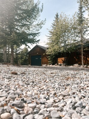 Exterior - Sweet Water Cabin – Peaceful Lake View Cabin with Hot Tub (Garden City)
