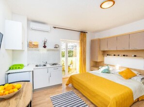 Iron/ironing board, Internet, bed sheets - Apartments Smiljana Podaca - Studio apartment with sea view 2 (Podaca)