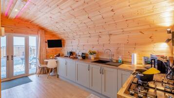 Microwave, oven, cookware/dishes/utensils