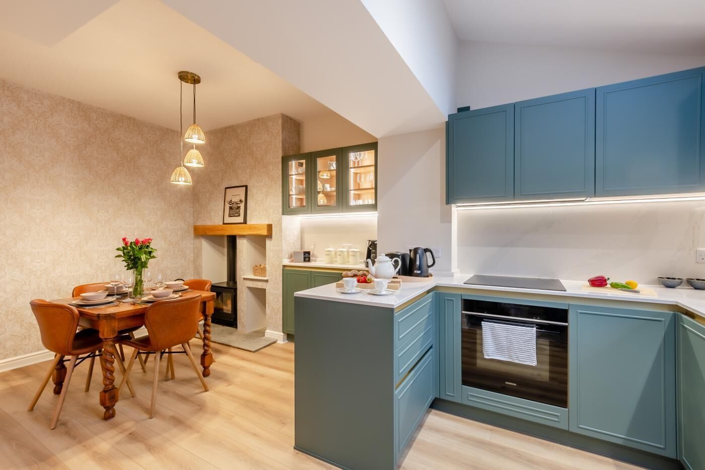 電子レンジ、オーブン、食器洗い機、ハイチェア