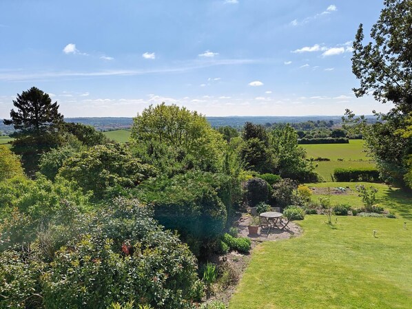 Property grounds - 3 Bed in Leominster (oc-r30485) (Bircher)