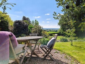 تناول الطعام بالخارج