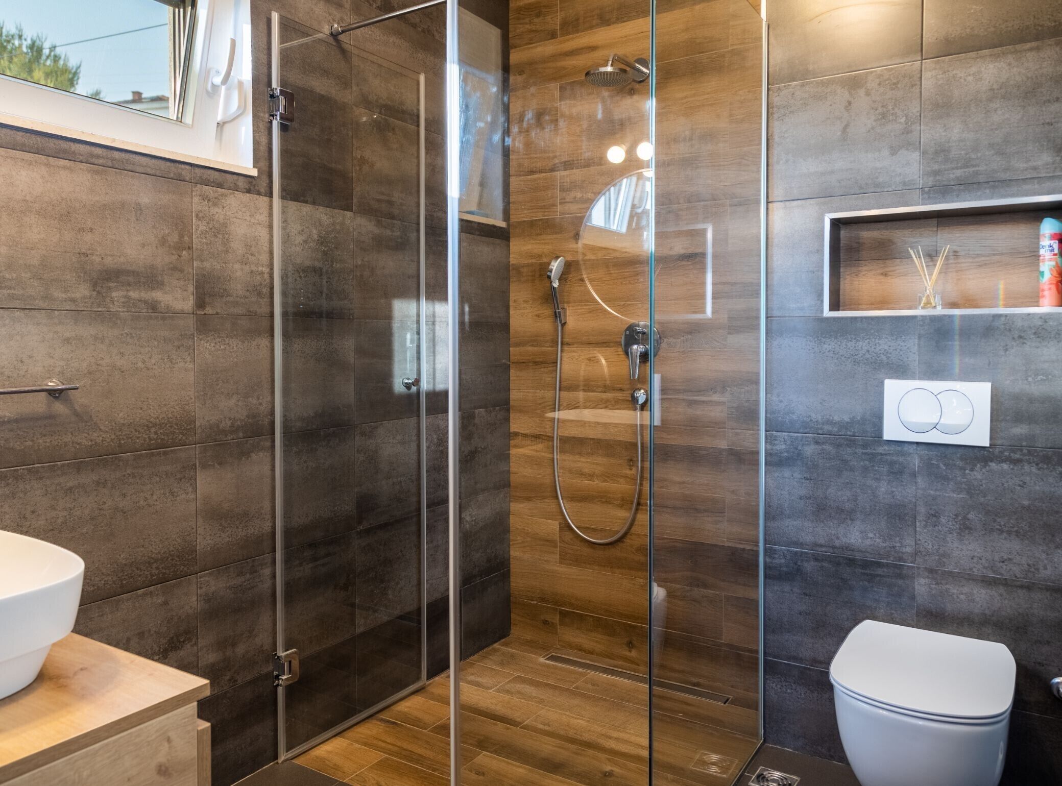 Shower, free toiletries, hair dryer, towels