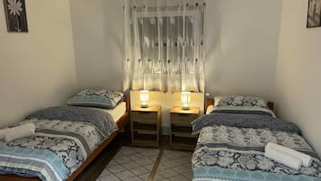 Tabla de planchar con plancha, Internet, ropa de cama