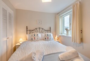 2 bedrooms, iron/ironing board, travel crib, free WiFi - 2 Bed in Allonby (oc-i30743) (Allonby)